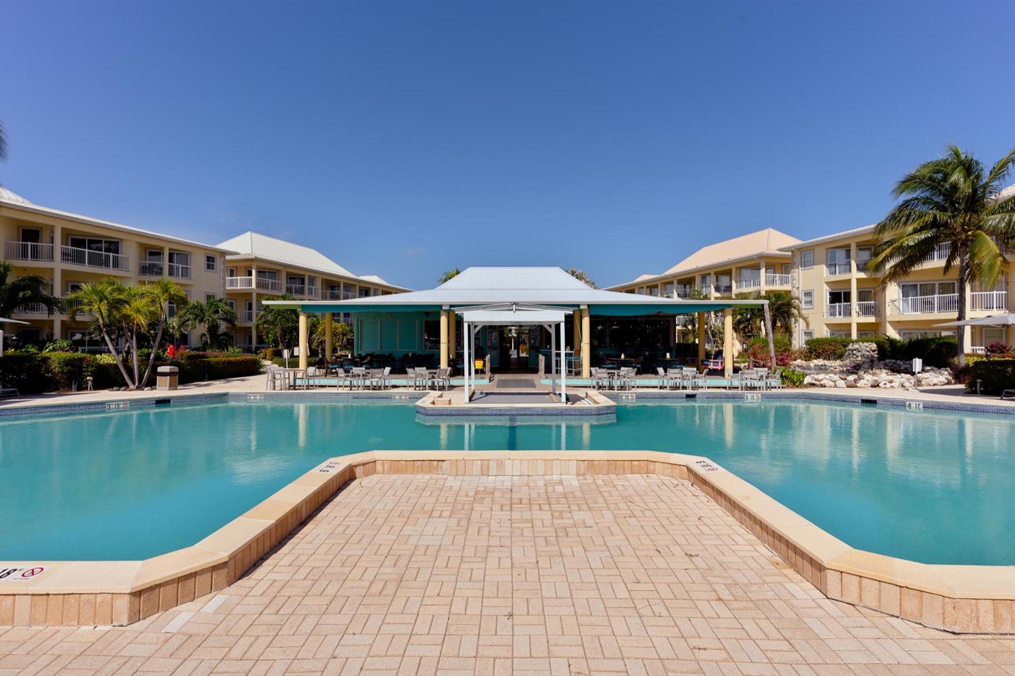 The Grand Caymanian Resort Джордж Таун Екстериор снимка