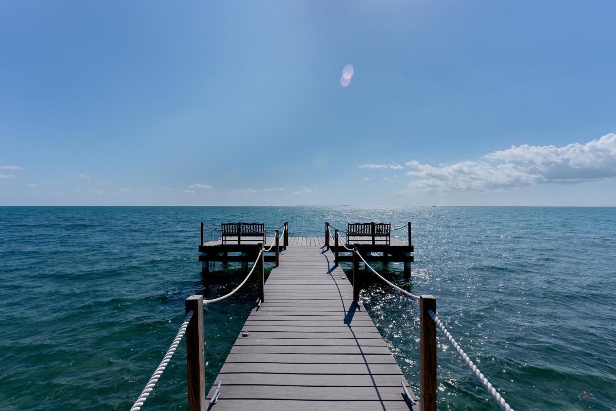 The Grand Caymanian Resort Джордж Таун Екстериор снимка