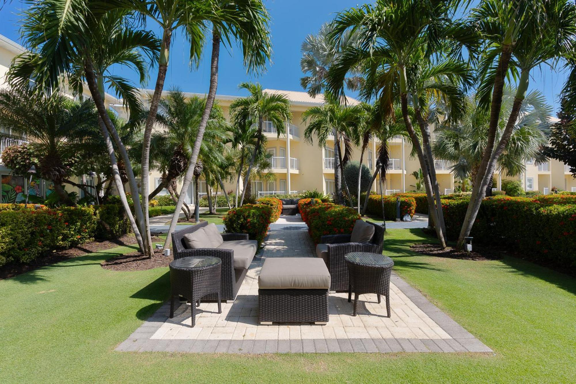The Grand Caymanian Resort Джордж Таун Екстериор снимка